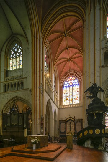 Altar in the crossing