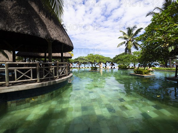 Luxushotel La Pirogue Resort & Spa mit tropische Hotelanlage