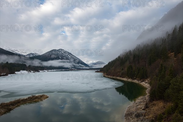 Morning fog at the Sylvenstein reservoir