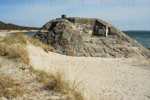 Concrete bunker in a more than 500 km long defensive line with 1063 concrete bunkers along the Scanian coast built during WW2 in 1939-1940. Now sealed. Ystad