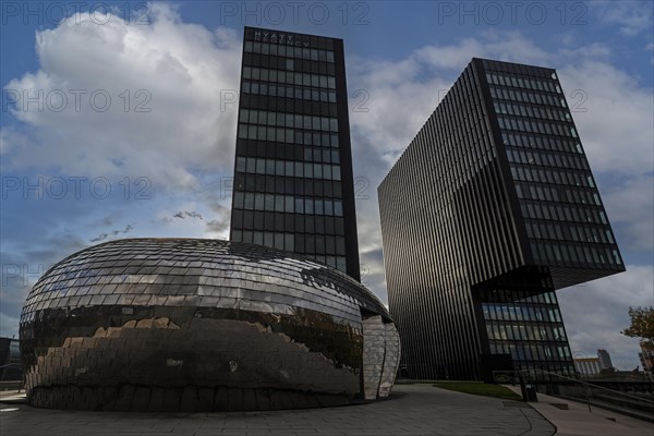 Hotel Hyatt Regency Duesseldorf with Pavillon Pebbles Bar at the Hafenspitze in the Media Harbour