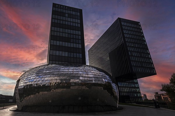 Hotel Hyatt Regency Duesseldorf with Pavillon Pebbles Bar at the Hafenspitze in the Media Harbour