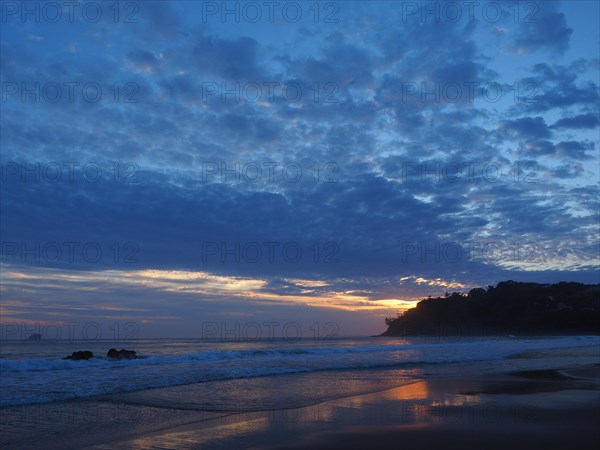 Morning atmosphere in front of sunrise at Hot Water Beach