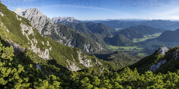 View of mountain landscape with peak Westliches Geiselhorn