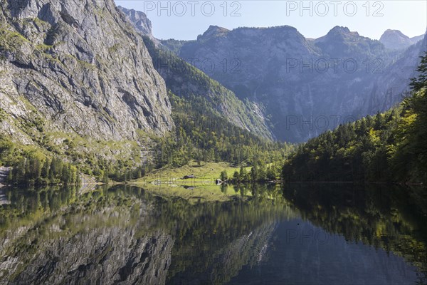 Blick auf Fischunkelalm am Obersee nahe Koenigssee