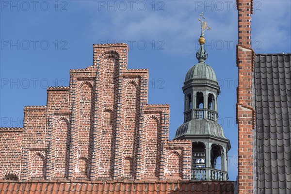 Rathausturm mit Glockenspiel