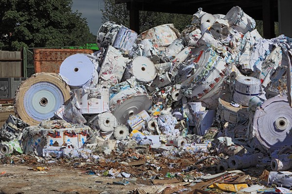 Lager von Altpapier zur Wiederverwertung in einem Recyclingbetrieb