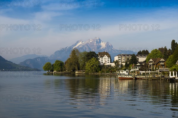 Hotels and houses on the lake