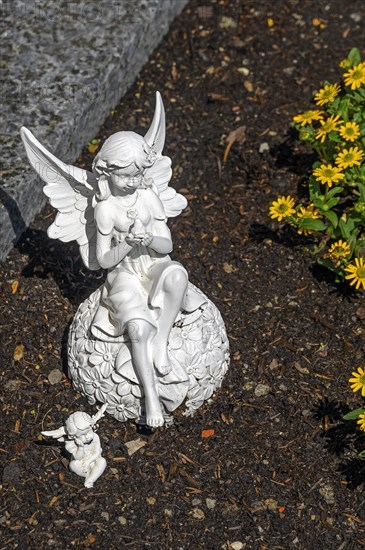 Two angels on tomb at St. Pelagius