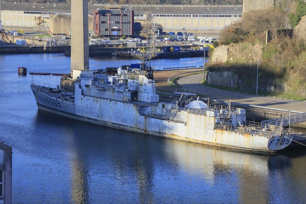 River Penfeld with decommissioned Aviso LIEUTENANT DE VAISSEAU LE HENAFF