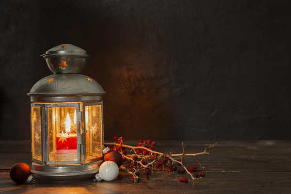 Arrangement with old lamp and twigs