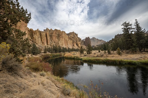 Rock walls reflected in the course of the Crooked River