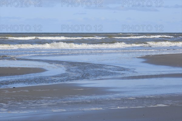 Wellen und Priele an der Nordseekueste