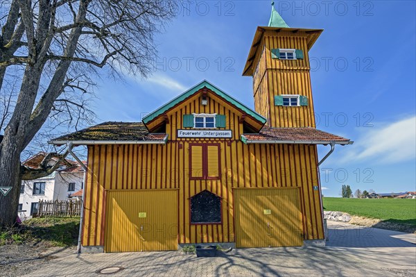 Feuerwehrhaus mit Turm