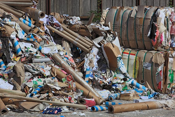 Lager von Altpapier zur Wiederverwertung in einem Recyclingbetrieb