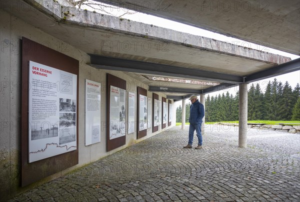 Hikers in front of the information boards of the Iron Curtain Memorial at the Guglwald border crossing