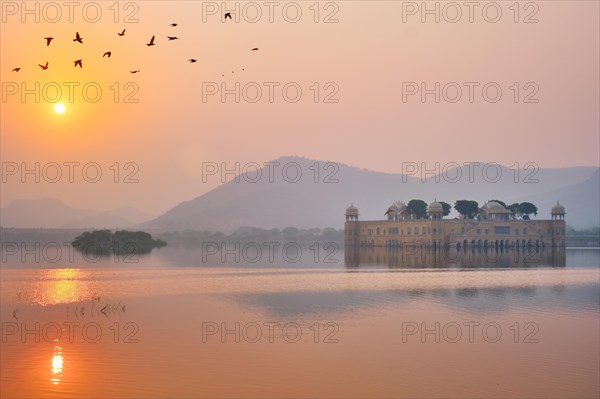 Tranquil morning at famous indian tourist landmark Jal Mahal