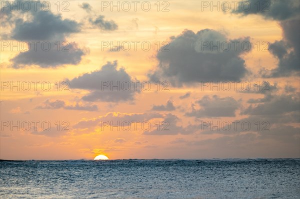 Sonnenuntergang am Tunnels Beach