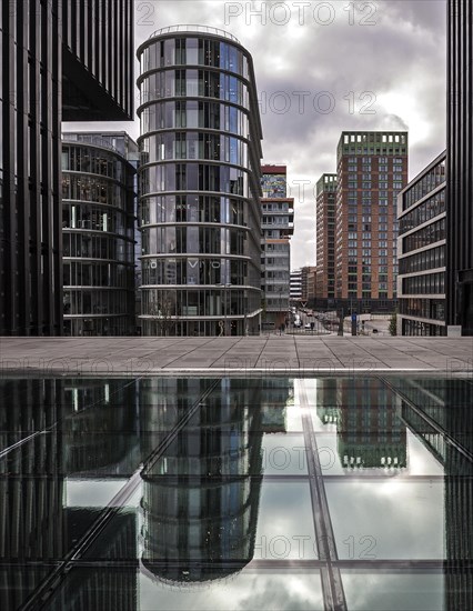 Hotel Hyatt Regency Duesseldorf and office building at the Hafenspitze in the Media Harbour