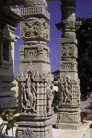 Details of the pillars in jain temple at Kundalpur