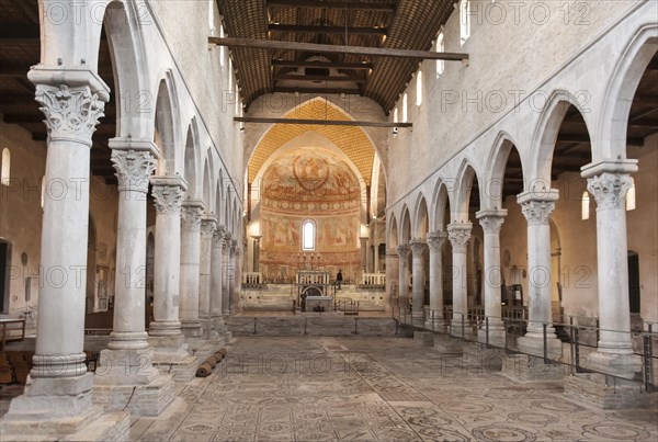 Nave with altar and apse