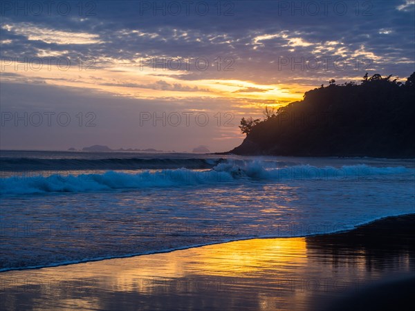 Morning sunrise at Hot Water Beach