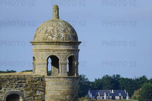 Little tower in front of the Saint Ninien chapel at the port of Roscoff