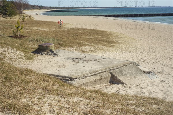 Concrete bunker in a more than 500 km long defensive line with 1063 concrete bunkers along the Scanian coast built during WW2 in 1939-1940. Now sealed. Ystad