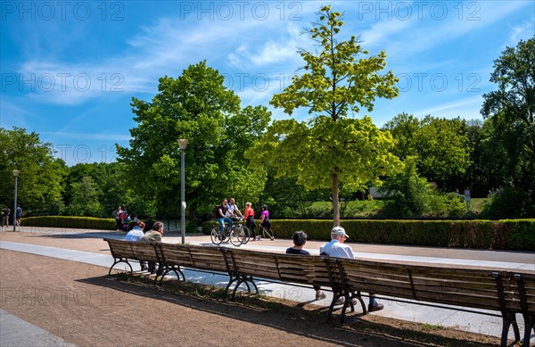 Promenade on the banks of the Spree near Bellevue Palace