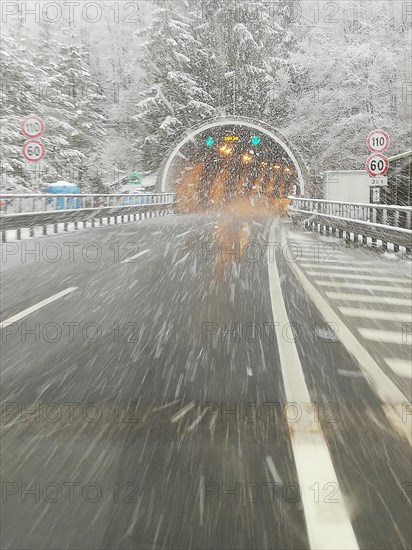 Tunnel im Schneesturm