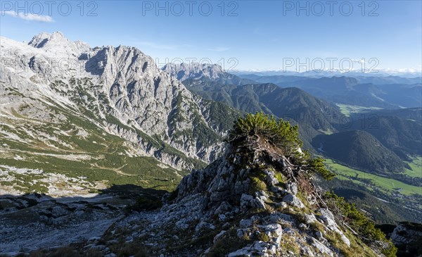 View of mountain landscape with peak Westliches Geiselhorn