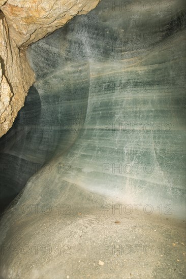 Jahrtausendalte Eiswand in der Schellenberger Eishoehle