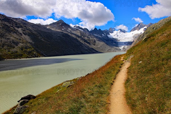 Oberaarsee footpath to the Oberaar glacier