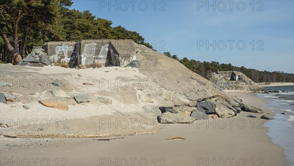 Concrete bunker in a more than 500 km long defensive line with 1063 concrete bunkers along the Scanian coast built during WW2 in 1939-1940. Now sealed. Ystad