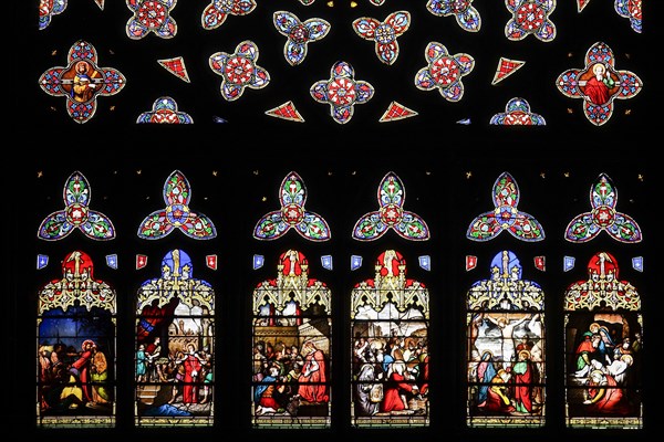 Rosette of the south transept with 19th century leaded glass windows