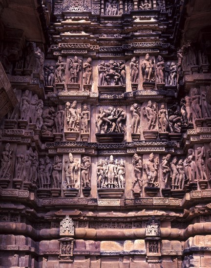 Sculptures in Vishvanatha temple