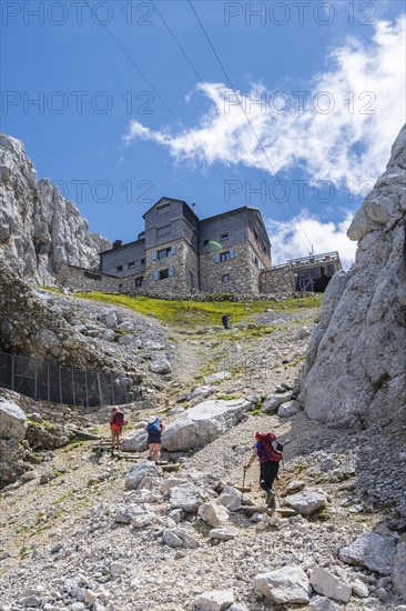 Hikers climbing to the Meilerhuette