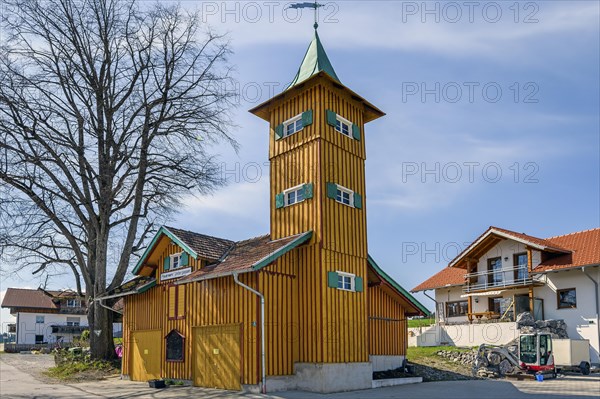 Feuerwehrhaus mit Turm