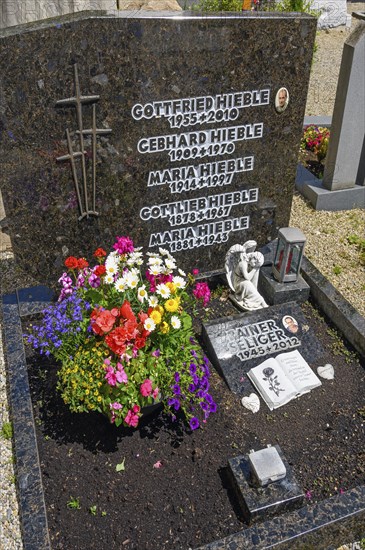 Tomb with floral decoration at St. Pelagius