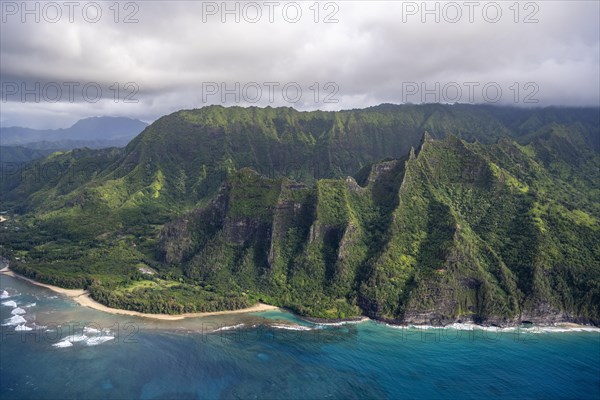 Luftaufnahme der Na Pali Coast und des Haena State Park