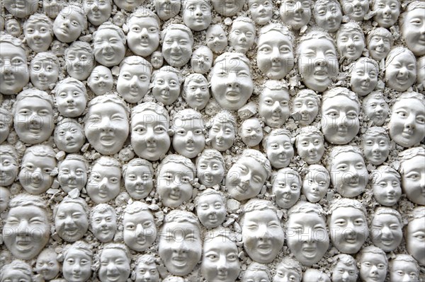 Plaster heads and faces