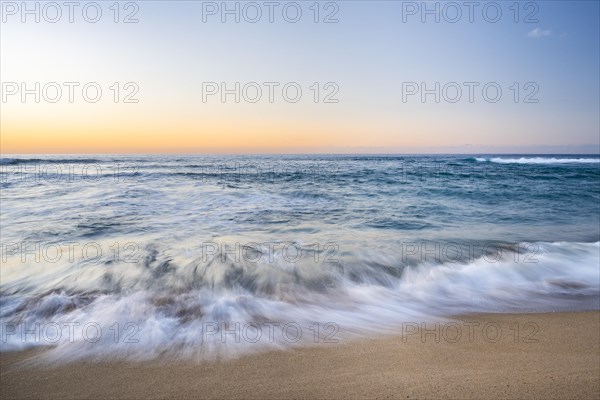 Wellen mit Strand