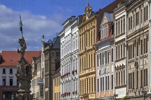 Hausfassaden in verschiedenen Baustilen am Obermarkt