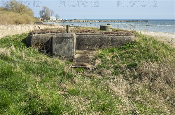 Concrete bunker in a more than 500 km long defensive line with 1063 concrete bunkers along the Scanian coast built during WW2 in 1939-1940. Now sealed. Hoerte