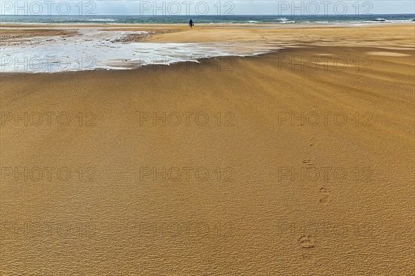 Wind blowing over structures in the sand