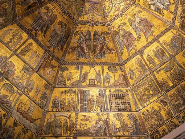 Mittelalterliche Mosaiken an der Decke des Baptisteriums