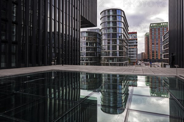 Hotel Hyatt Regency Duesseldorf and office building at the Hafenspitze in the Media Harbour