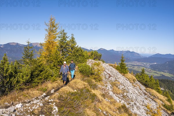 Two hikers in autumn