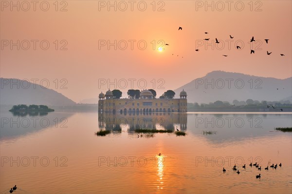 Tranquil morning at famous indian tourist landmark Jal Mahal