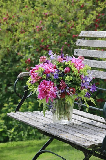 Colourful bouquet in red